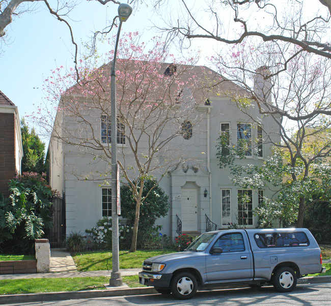 9924 Robbins Dr in Beverly Hills, CA - Foto de edificio - Building Photo