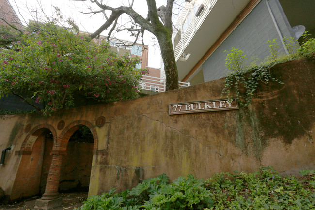 77 Bulkley Ave in Sausalito, CA - Foto de edificio - Building Photo