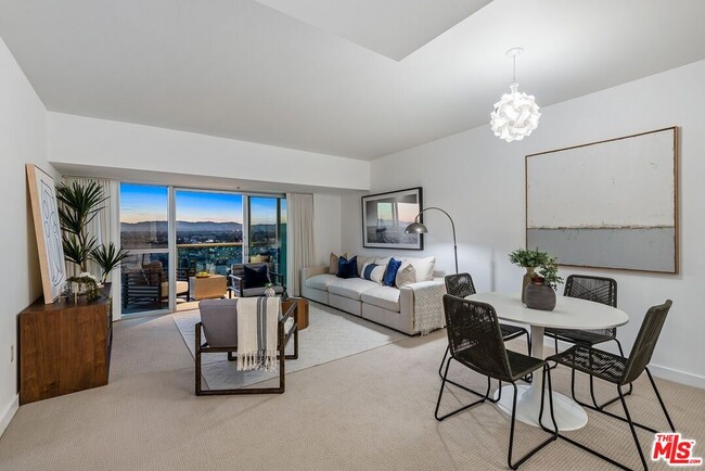13700 Marina Pointe Dr in Marina Del Rey, CA - Foto de edificio - Building Photo
