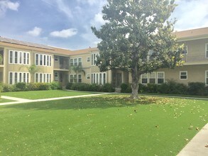 Baldwin Manor and Windsor Manor Apartments in Los Angeles, CA - Building Photo - Building Photo