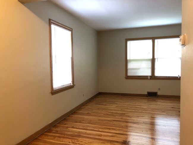 338 E Oklahoma Ave, Unit 2 in Milwaukee, WI - Building Photo - Building Photo