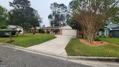 2102 Windsor St in St. Marys, GA - Foto de edificio - Building Photo