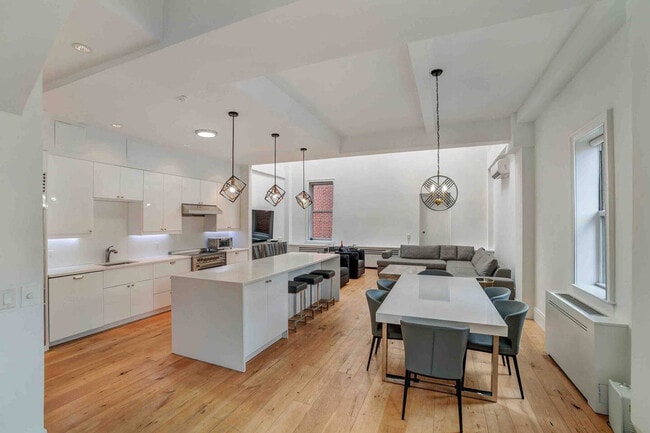 145 Spring St in New York, NY - Building Photo - Building Photo