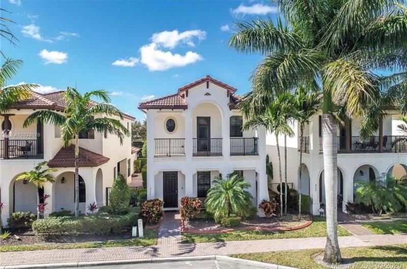 8362 NW 39th Ct in Pembroke Pines, FL - Building Photo