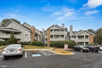 13085 Autumn Woods Way in Fairfax, VA - Building Photo - Building Photo