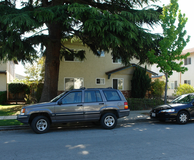 1564 Quebec Ct in Sunnyvale, CA - Foto de edificio - Building Photo