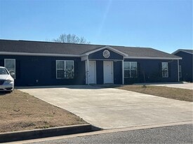 133 Ronald Pride Blvd in Fort Valley, GA - Building Photo