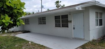 651 NE 46th Ct in Oakland Park, FL - Building Photo