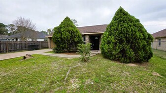19122 Sears Dr in Humble, TX - Building Photo