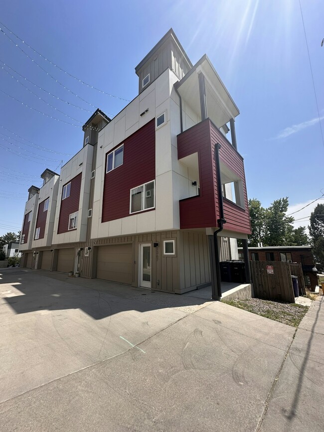 property at 1367 Knox Ct