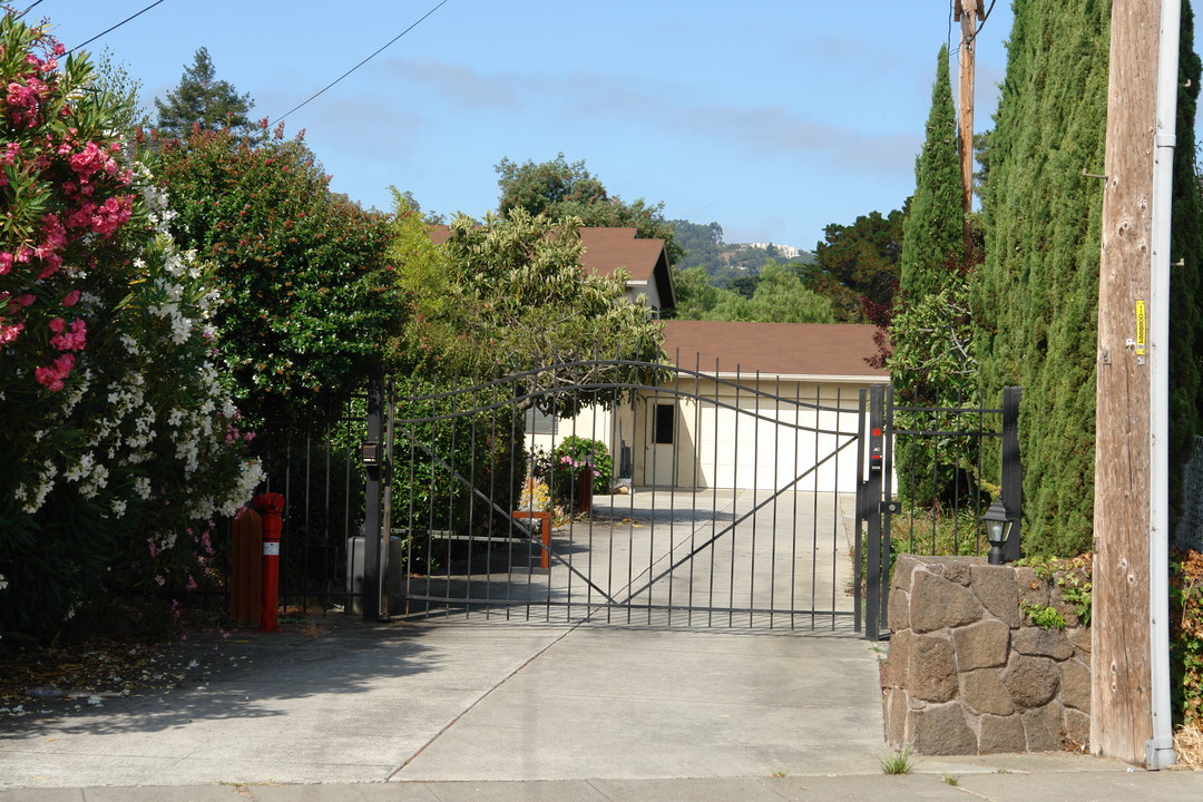 2108 Isabelle Ave in San Mateo, CA - Building Photo