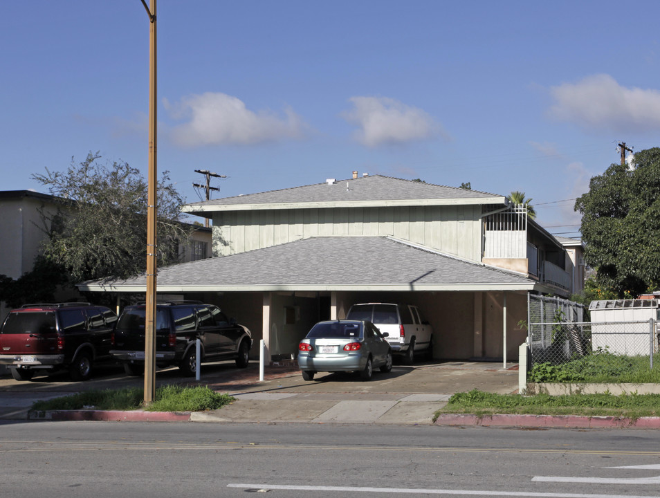 323 N Brand Blvd in San Fernando, CA - Building Photo