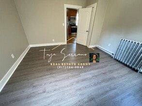 1234 Blue Hill Ave, Unit 2 in Boston, MA - Foto de edificio - Building Photo