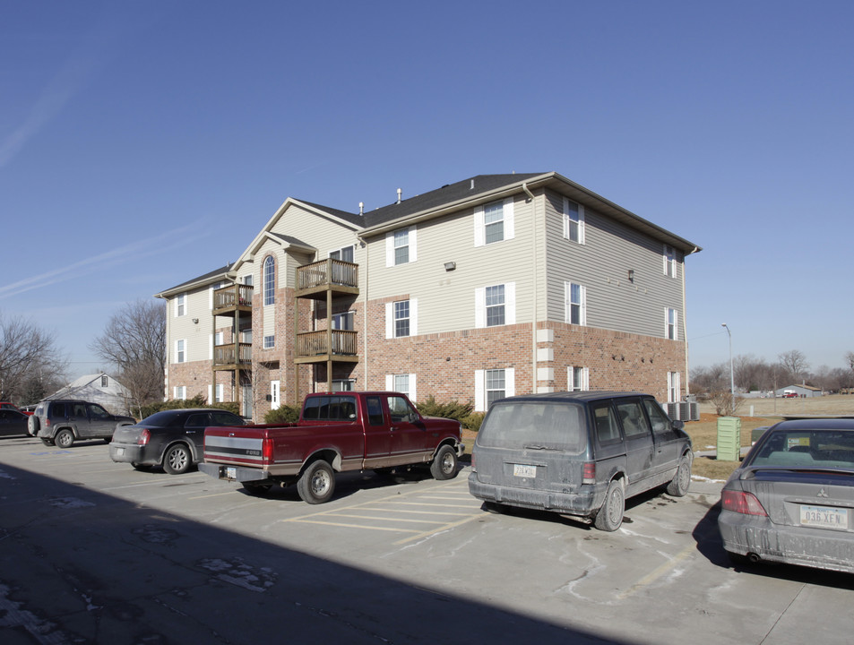 Carter Place in Carter Lake, IA - Foto de edificio