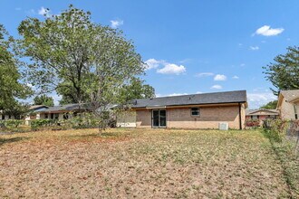 6321 Hidden Trail Dr in Dallas, TX - Building Photo - Building Photo