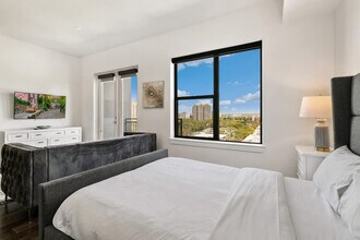101 Bowen St in Dallas, TX - Building Photo - Building Photo
