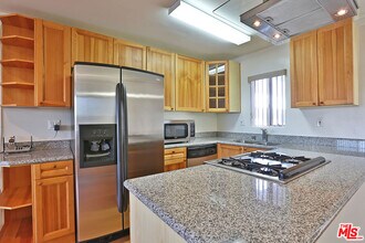 1930 N Vermont Ave in Los Angeles, CA - Building Photo - Building Photo