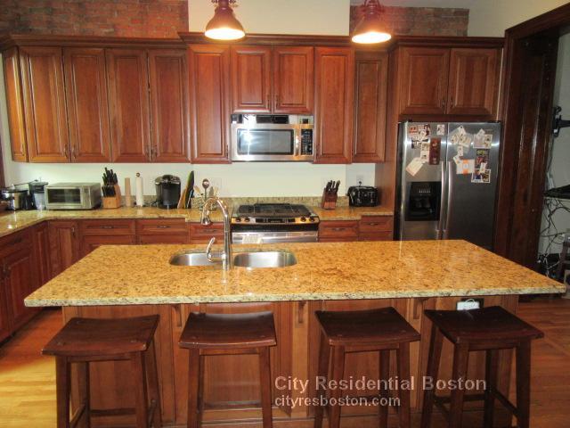 343 K St, Unit 1 in Boston, MA - Building Photo - Building Photo