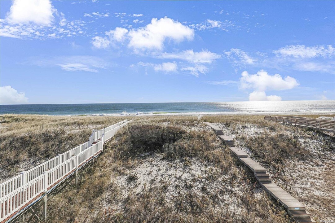 771 Dune Rd in Westhampton Beach, NY - Building Photo