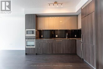 115-115 Blue Jays Way in Toronto, ON - Building Photo - Building Photo