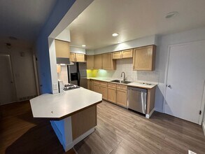 3212 NW 65th St, Unit 3212 A in Seattle, WA - Foto de edificio - Building Photo