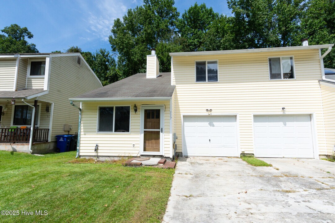 117 Brenda Dr in Jacksonville, NC - Foto de edificio