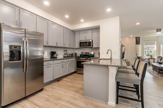 458 Zeppelin Wy in Fort Collins, CO - Foto de edificio - Building Photo