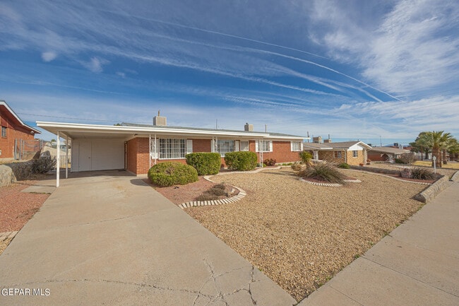 3913 Titanic Ave in El Paso, TX - Building Photo - Building Photo