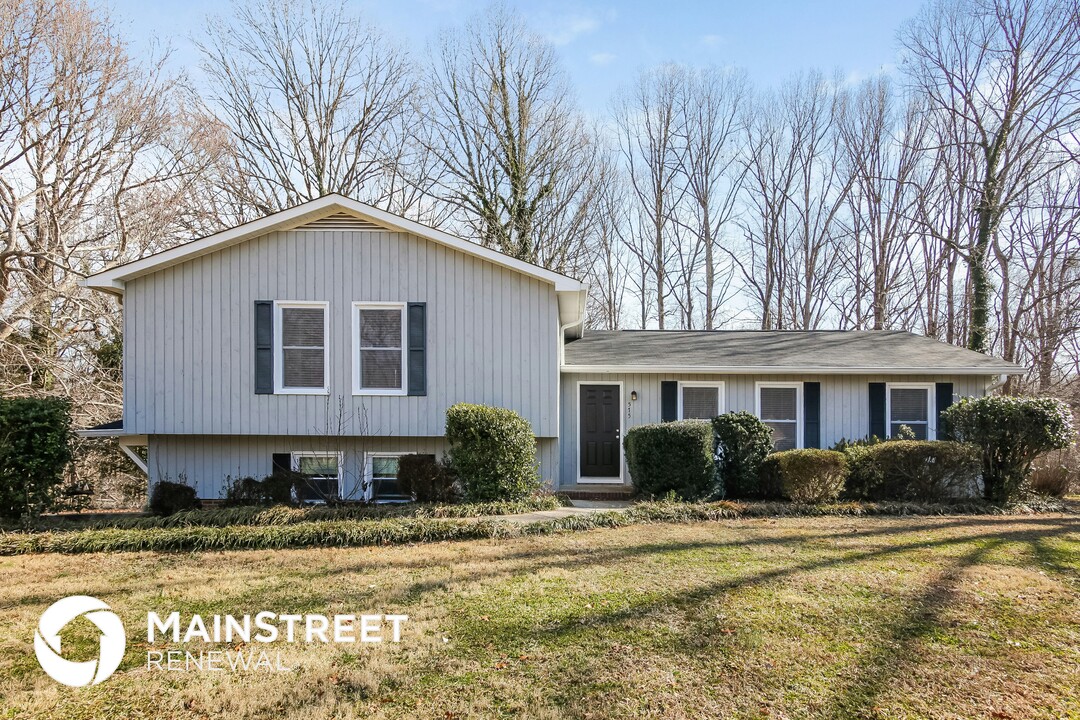 575 Pepperidge Rd in Lewisville, NC - Building Photo