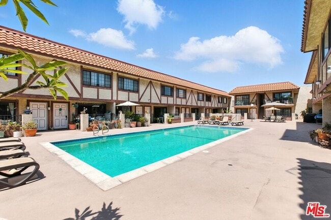 11127 La Maida St in Los Angeles, CA - Foto de edificio - Building Photo