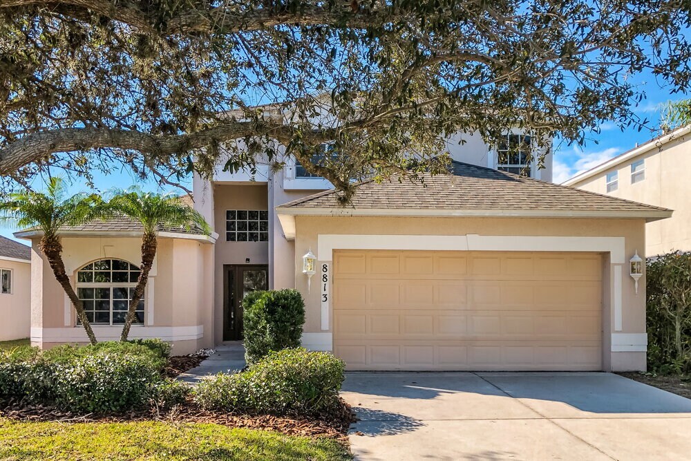 8813 Founders Cir in Palmetto, FL - Building Photo