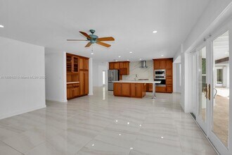 13840 SW 74th Ave in Palmetto Bay, FL - Building Photo - Building Photo