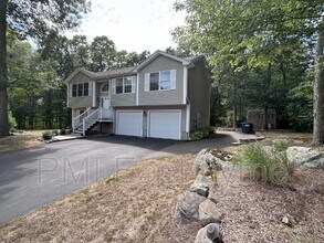 75 Great Brook Rd in Groton, CT - Building Photo - Building Photo