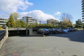 Bellevue Tower in West Vancouver, BC - Building Photo - Building Photo