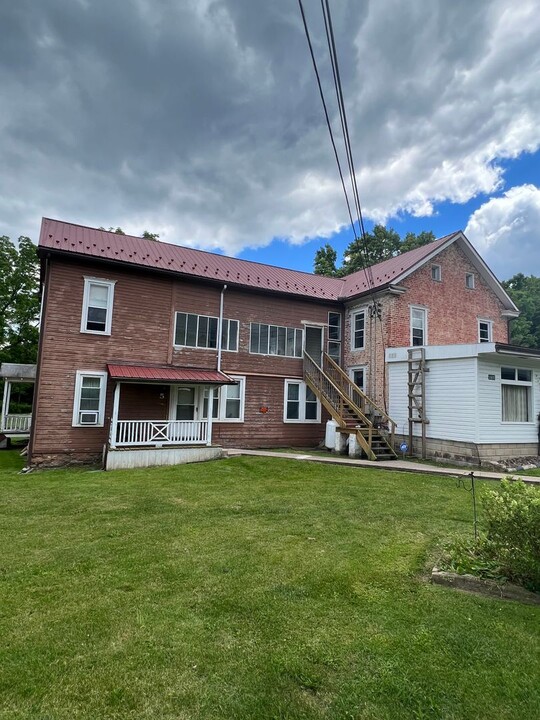 436 Grist Mill Rd in Burnt Cabins, PA - Building Photo