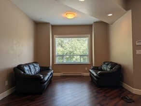 11201 Creekside St in Maple Ridge, BC - Building Photo - Building Photo