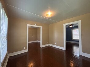 3301 Dennis St in Houston, TX - Foto de edificio - Building Photo