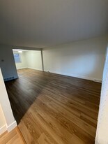 157 Marine Dr, Unit Right unit in Buffalo, NY - Building Photo