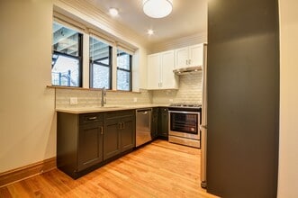 3715 N Fremont St, Unit 2 in Chicago, IL - Foto de edificio - Building Photo