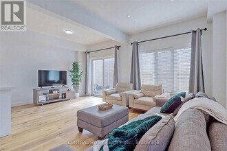 98 Shoreview Pl in Hamilton, ON - Building Photo - Building Photo