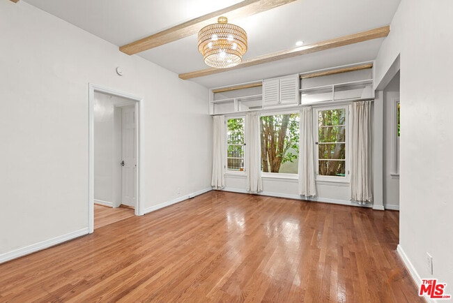 340 N Oakhurst Dr in Beverly Hills, CA - Building Photo - Building Photo