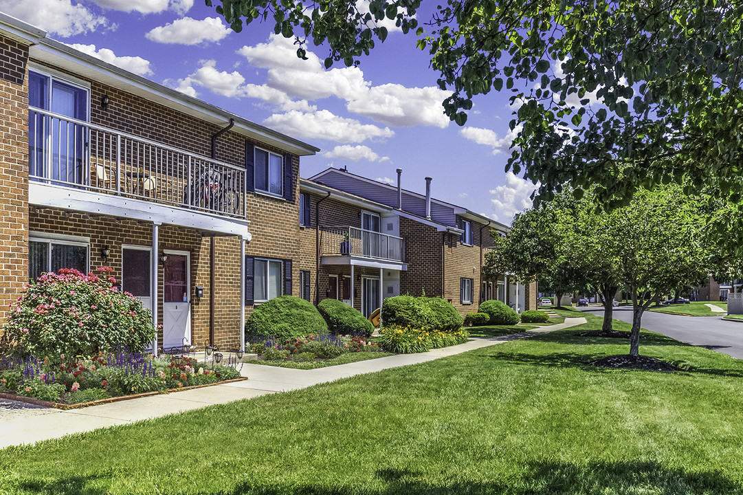 River's Bend Apartments in Carneys Point, NJ - Building Photo