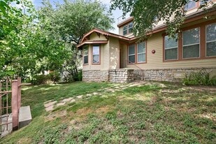 508 Elmwood Pl, Unit B in Austin, TX - Building Photo