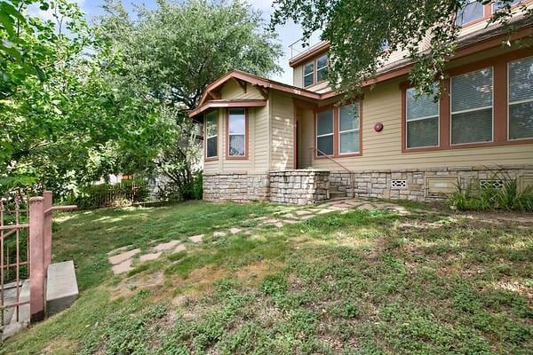 property at 508 Elmwood Pl