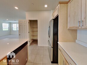 8207 C Lopez Jr Wy in Elk Grove, CA - Building Photo - Building Photo
