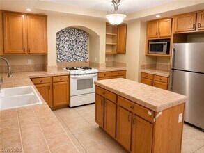 871 Beartooth Falls Ct in Henderson, NV - Building Photo - Building Photo