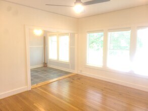 4703 Chenevert St, Unit #2 in Houston, TX - Foto de edificio - Building Photo