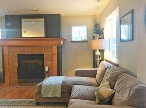 304 Kirkland Ave SE in Renton, WA - Building Photo - Building Photo