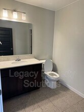 208 E Greenfield Ln in Bismarck, ND - Building Photo - Building Photo