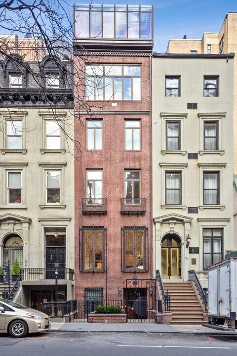 121 E 38th St in New York, NY - Building Photo